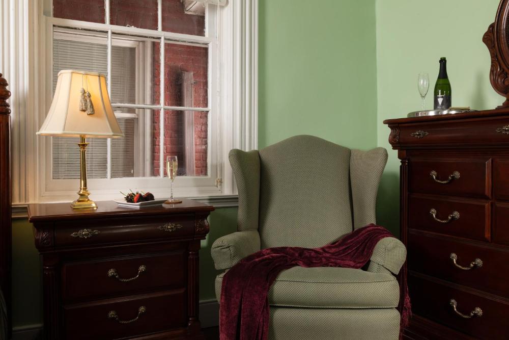 Jessie's Room interior